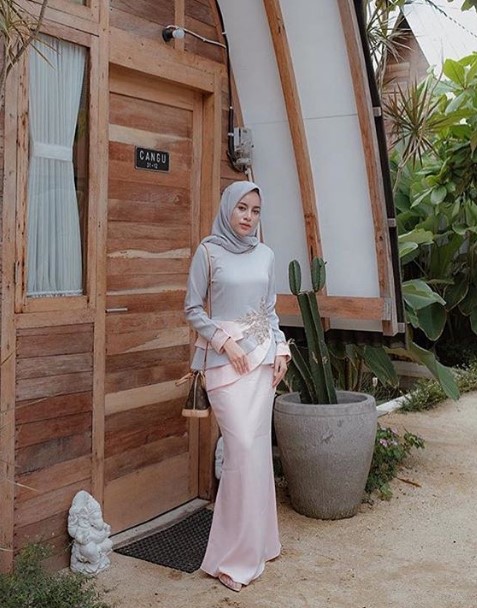Model Baju Gamis Pesta Mewah Terbaru Satin Simple Rok Duyung Soft Pink and Grey