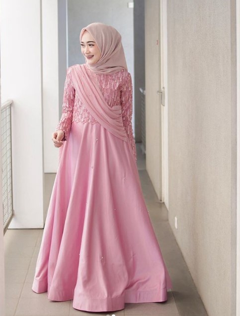 Model Baju Gamis Pesta Modern Mewah Selendang Sifon Bahan Brokat Satin Soft Pink