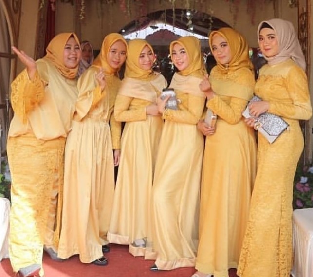 Model Baju Gamis Pesta untuk Orang Gemuk Satin Kuning