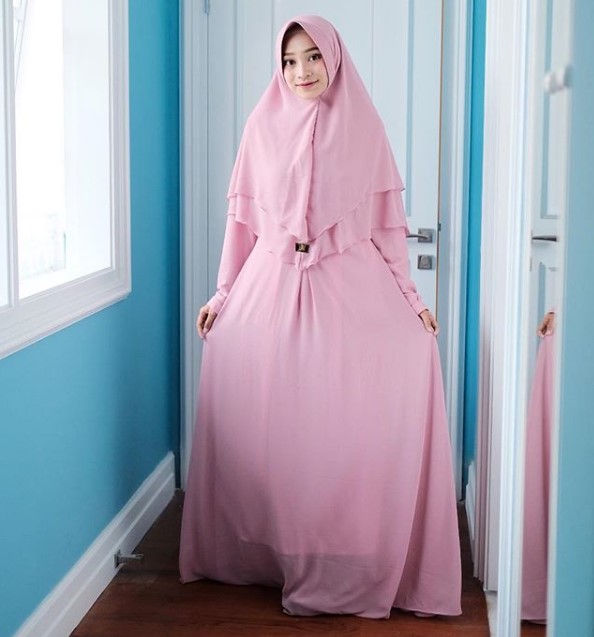 Model Baju Gamis Remaja Kekinian Modern Syar'i Soft Pink