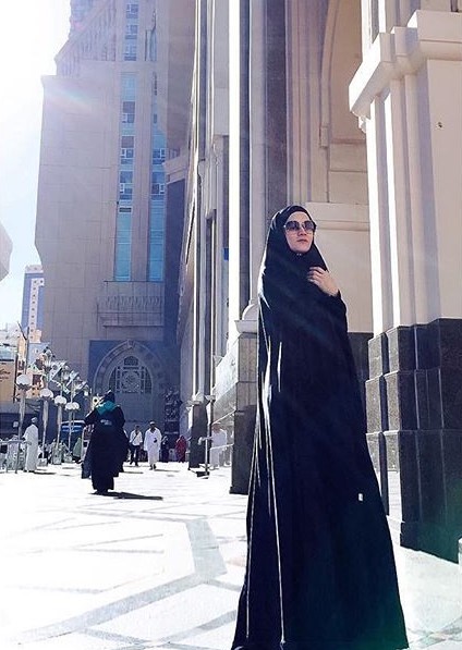 Model Baju Gamis Syar’i Lyra Virna Modern Jilbab Panjang Basic Hitam