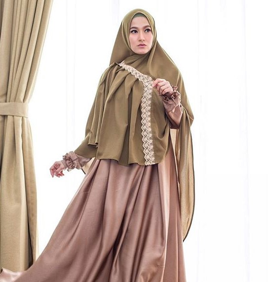 Model Baju Gamis Syar’i Lyra Virna Panjang Jilbab Renda Goldy Olive