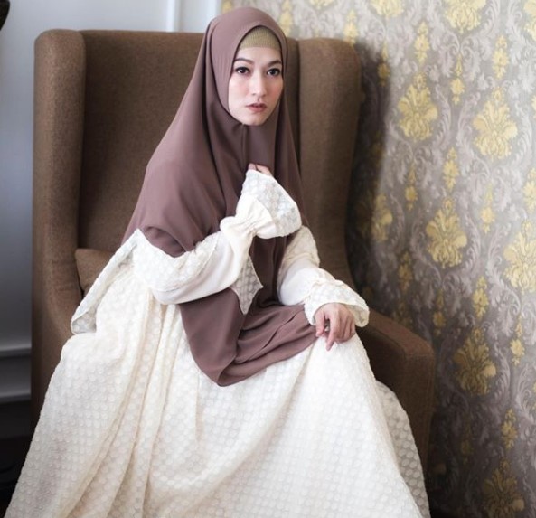 Model Baju Gamis Syar’i Lyra Virna Panjang Kain Sifon Broken White