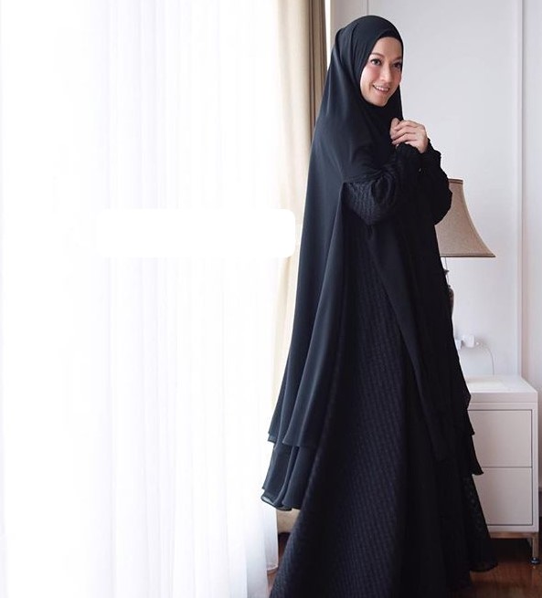 Model Baju Gamis Syar’i Lyra Virna Panjang Set Black Basic