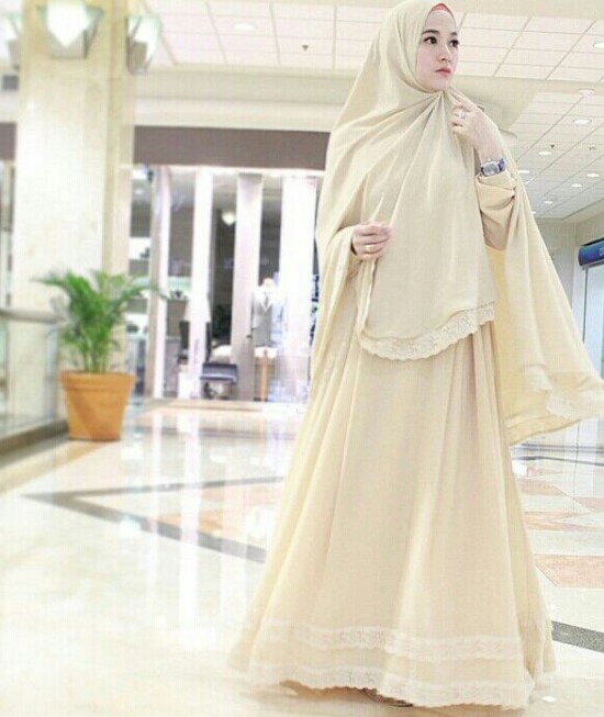 Model Baju Gamis Syar’i Lyra Virna Terbaru Hijab Panjang Renda Soft Nude