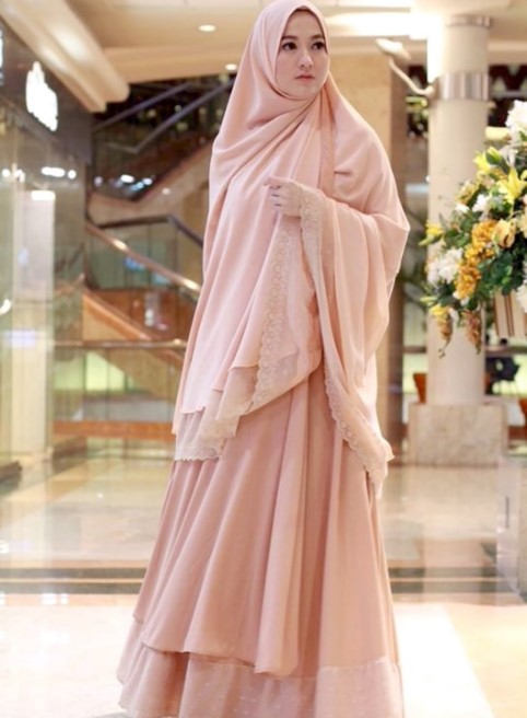 Model Baju Gamis Syar’i Lyra Virna Terbaru Rok Tumpuk Sifon Renda Soft Pink