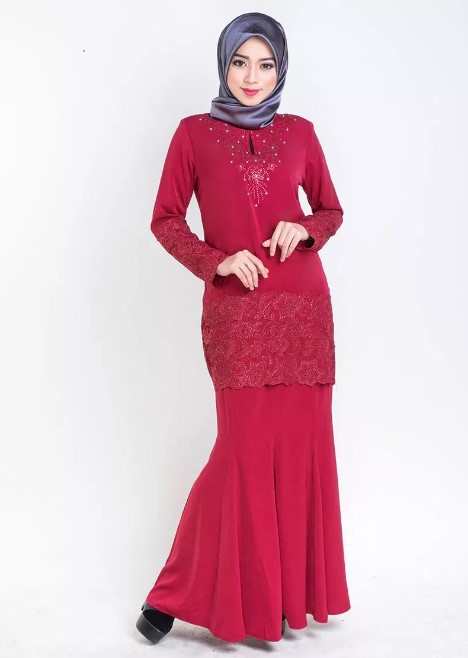 Model Baju Gamis Unutk Orang Gemuk Biar Kelihatan Langsing Aksen Mutiara Rok Duyung Merah Hati