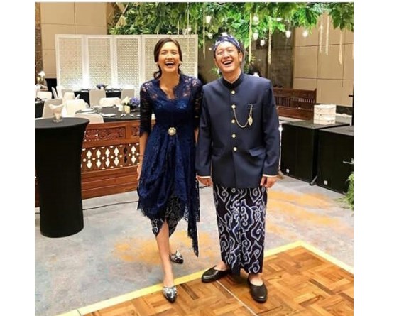 Model Baju Kebaya Couple Aksen Hiasan Pinggang Navy