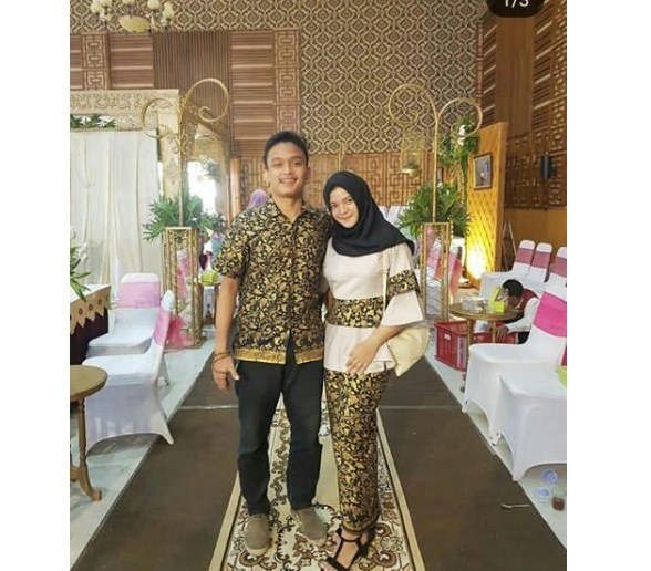 Model Baju Kebaya Couple Kain Polos dan Batik Cream Muda