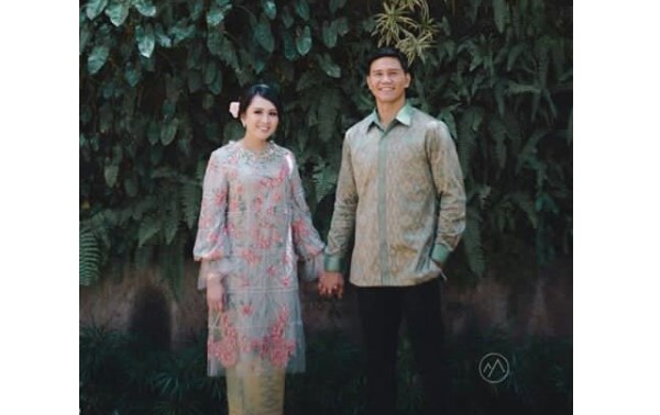 Model Baju Kebaya Couple Panjang Grey Payet Flower