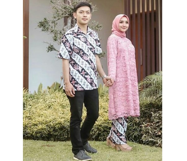 Model Baju Kebaya Couple Panjang Pink
