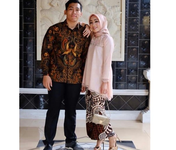 Model Baju Kebaya Couple Panjang Soft Peach