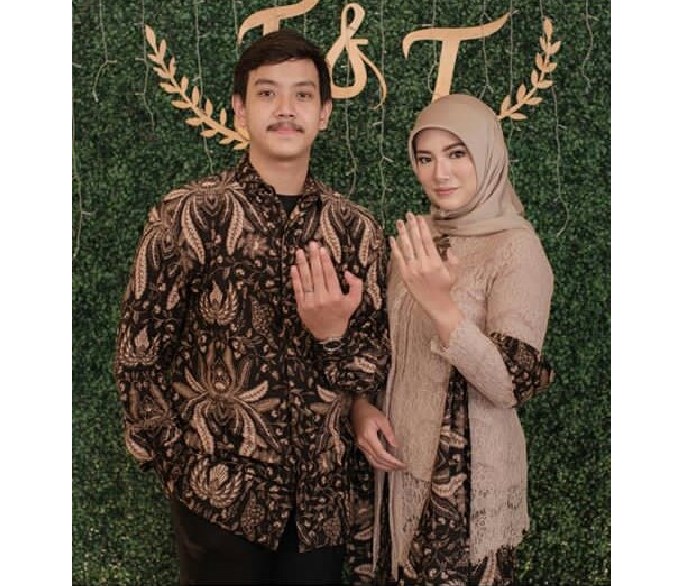 Model Baju Kebaya Couple Selendang Batik Cream
