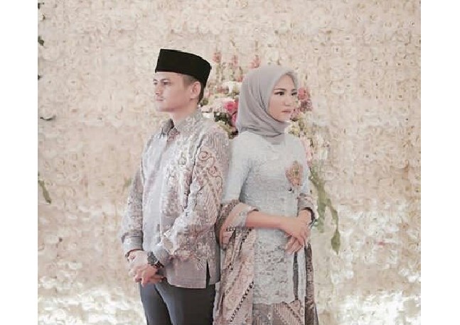 Model Baju Kebaya Couple Selendang Batik Silver