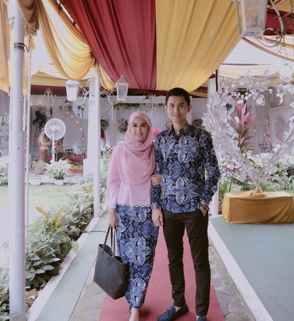 Model Gamis Batik Kombinasi Brokat Couple Baby Pink