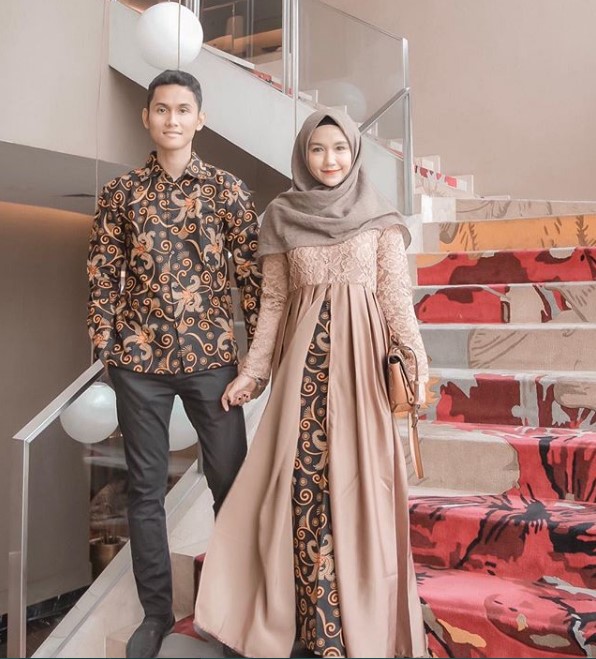 Model Gamis Batik Kombinasi Brokat Couple Cream