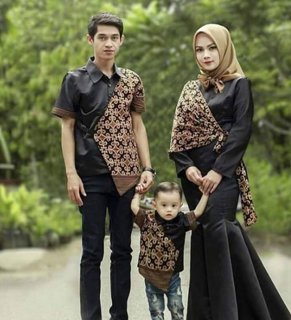 Model Gamis Batik Kombinasi Satin Polos Couple Warna Hitam Coklat