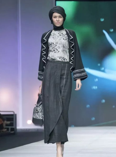 Model Gamis Batik Pesta Mewah dan Cantik Blazer Hitam Putih