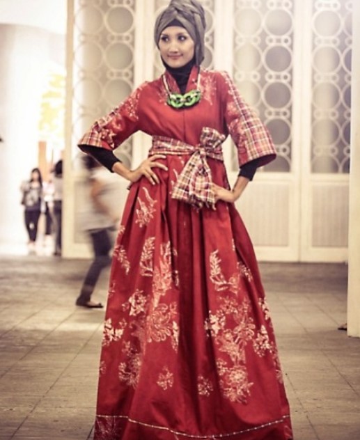 Model Gamis Batik Pesta Mewah dan Cantik Merah