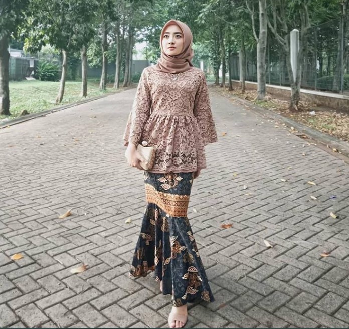 Model Gamis Batik Pesta untuk Wanita Coklat Cream