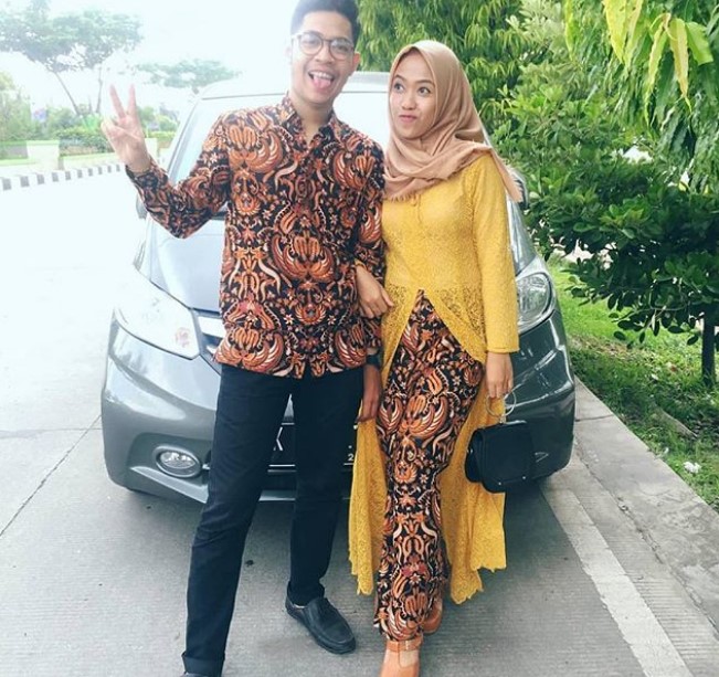 Model Gamis Batik Pesta untuk Wanita Coklat Kuning