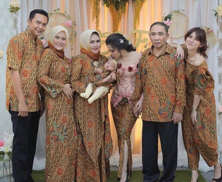 Model Gamis Batik Pesta untuk Wanita Coklat