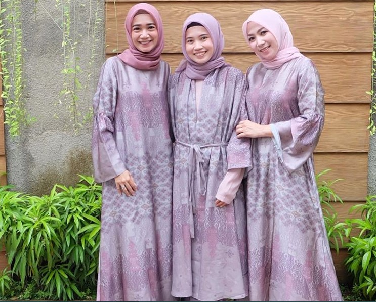 Model Gamis Batik Pesta untuk Wanita Lavender