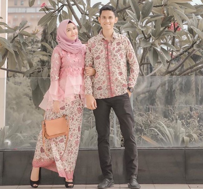 Model Gamis Batik Pesta untuk Wanita Pink Peach