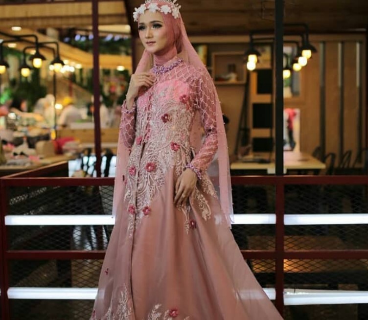 Model Gaun Pesta Brokat Terbaru Mewah Soft Pink