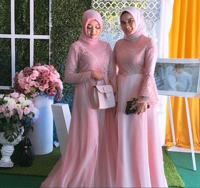 Model Kebaya Gamis Brokat Modern Lengan Lonceng Payet Soft Pink