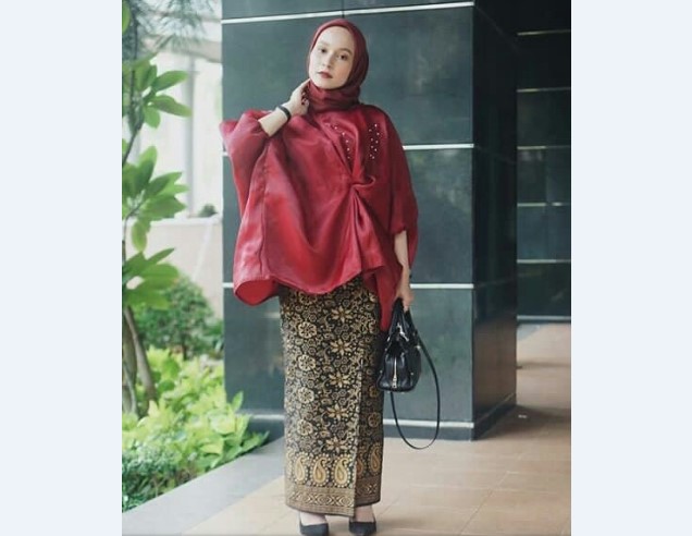 Model Kebaya Muslim Blouse Merah