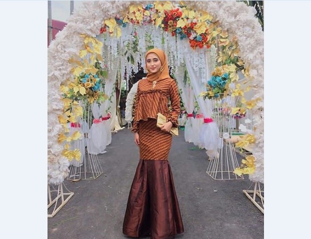 Model Kebaya Muslim Duyung Coklat