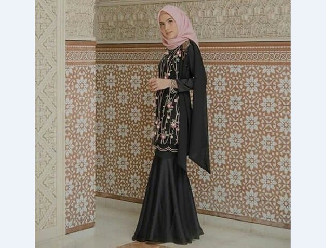 Model Kebaya Muslim Duyung Hitam