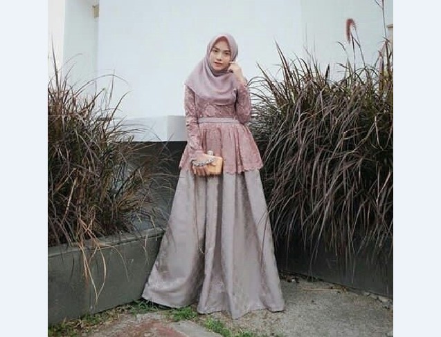 Model Kebaya Muslim Peplum Pink Abu