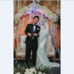 Model Kebaya Pengantin Gaun Putih Bando BungaModel Kebaya Pengantin Gaun Putih Bando Bunga