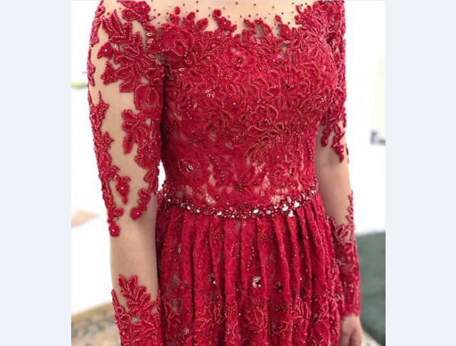 Model Kebaya Pesta Berbahan Lace Merah Peplum