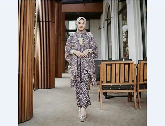 Model Kebaya Pesta Blouse Abu Batik