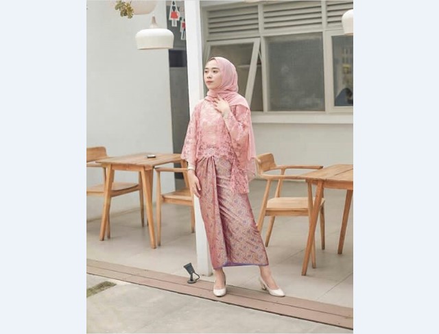 Model Kebaya Pesta Blouse Pink Brokat