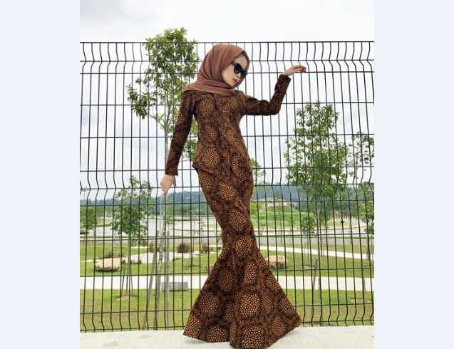 Model Kebaya Pesta Duyung Coklat Batik