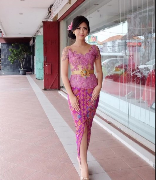 Model Kebaya Wisuda Bali Modern Dusty Pink
