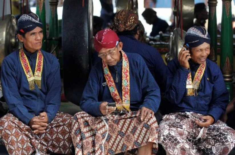 7 Jenis Pakaian Adat Yogyakarta yang Masih Dikenakan Hingga Kini