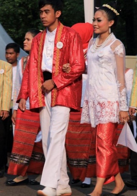 Baju Cale Pakain Adat Maluku