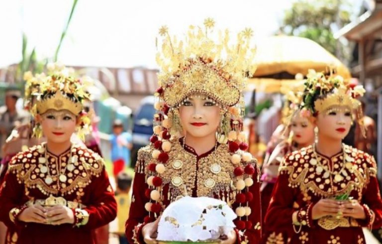 Pakaian Adat Bengkulu Tradisional Hingga Modern Untuk Pernikahan Adat ...