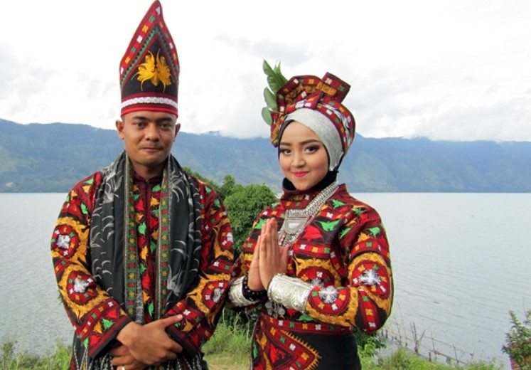 Pakaian Adat Aceh Gayo Tradisional