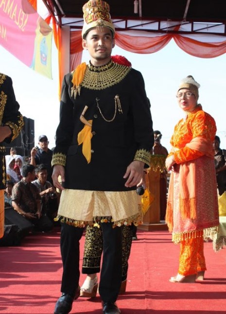 Pakaian Adat Aceh untuk Pria Tradisional