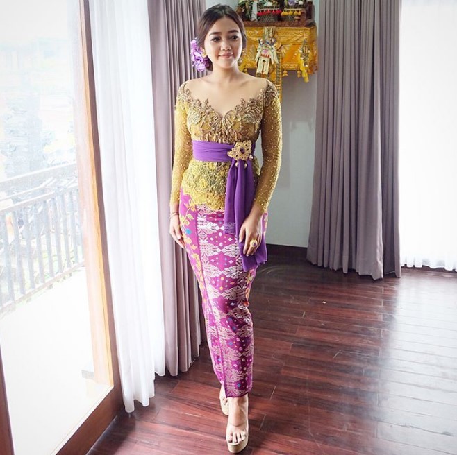 Pakaian Adat Bali Modern Terbaru Gold Purple