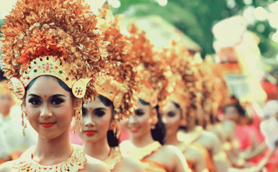 Pakaian Adat Bali Terbaik GoldPakaian Adat Bali Terbaik Gold