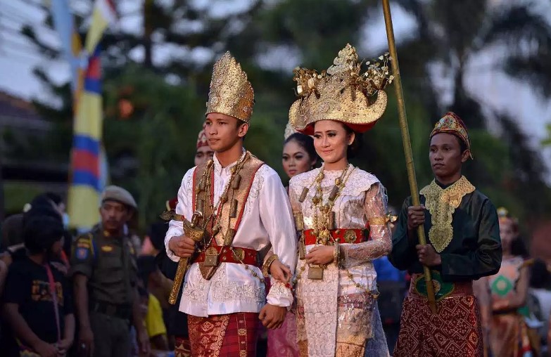 Pakaian Adat Lampung Asli Tradisional