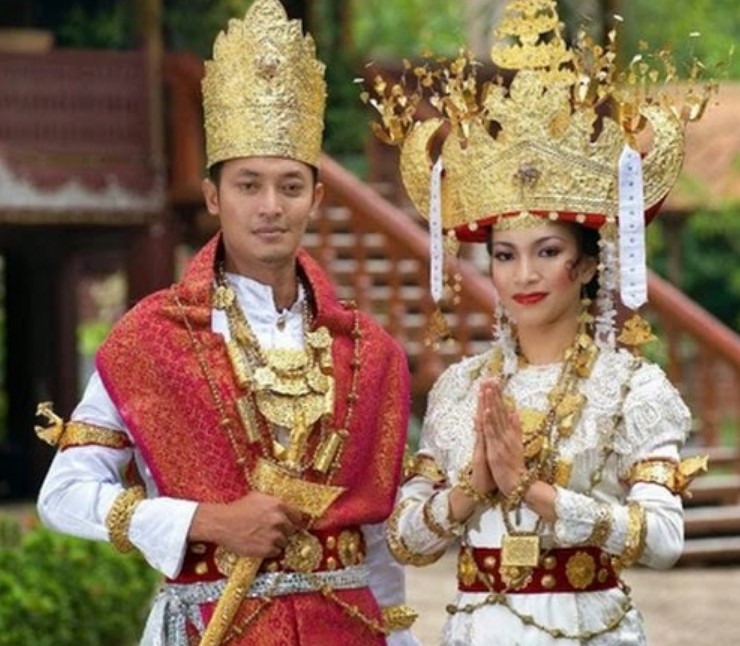 Pakaian Adat Lampung dari Tradisional Hingga Modern