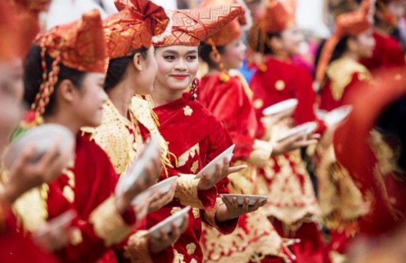 Pakaian Adat Maluku Berdasarkan Perkembangan Mode Tradisional Hingga Modern